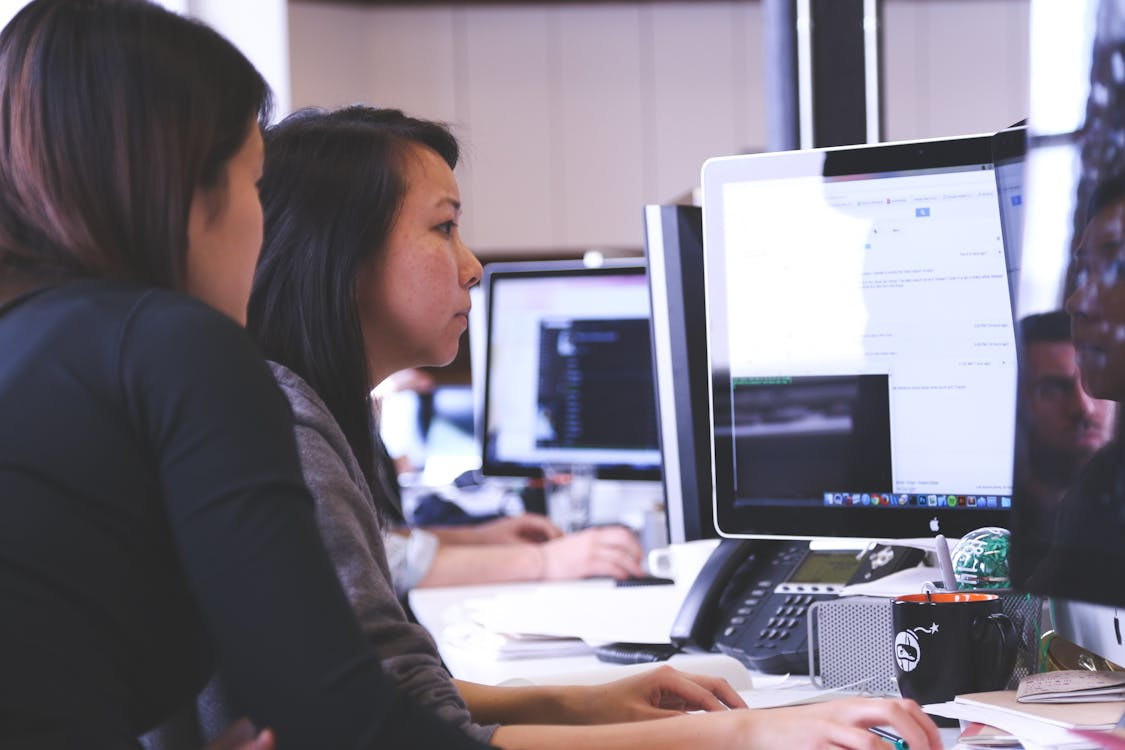 two women looking at the computer screen.